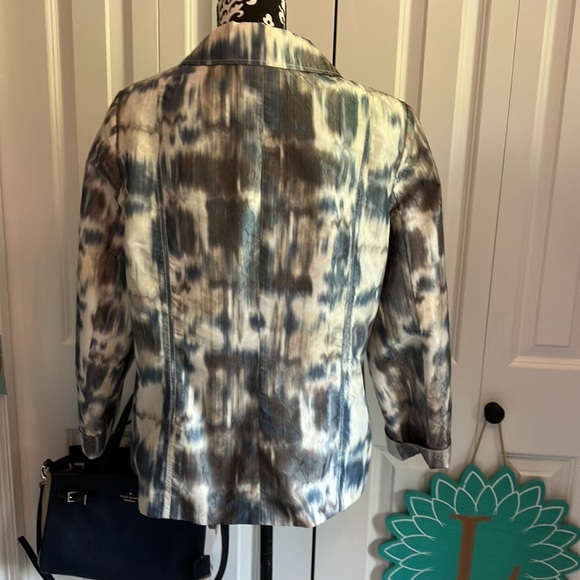 Gorgeous Laura plus blue gray cream “tie dye” effect blazer. - Picture 5 of 15